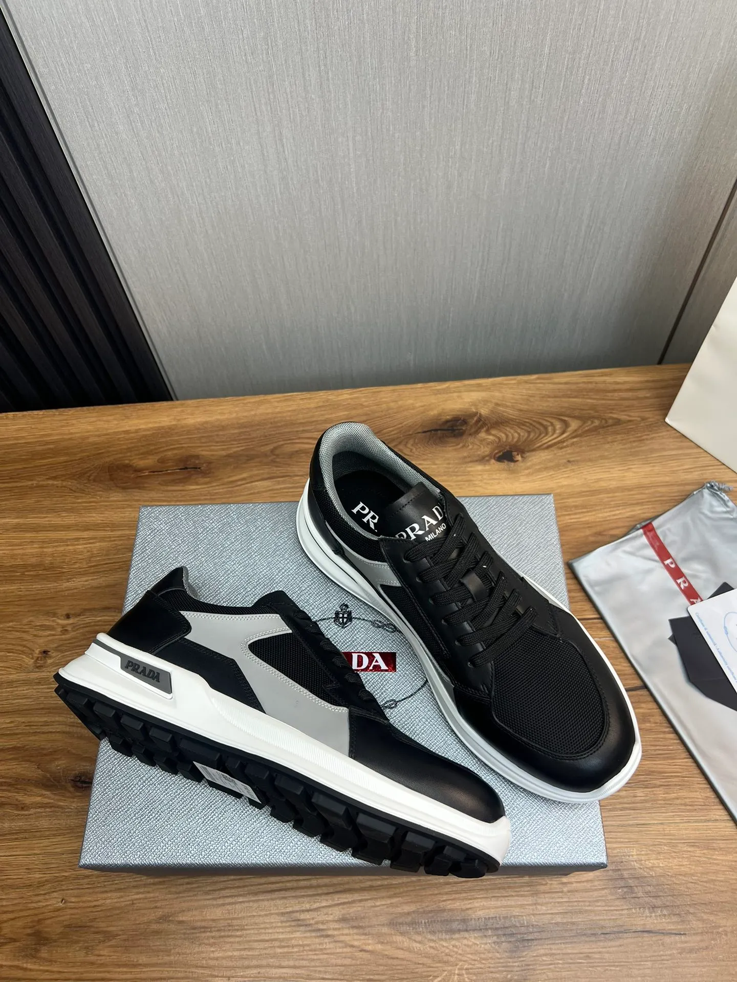 Men's shoes 💰620💰 [PRADA] Men's shoes are popular in the counter, official website is synchronized, 1 high-quality shipment ✔️Original cowhide stitching mesh + cowhide lining, 1🆚1 replica, original original bottom, 38-45 (45 customized, non-refundable)